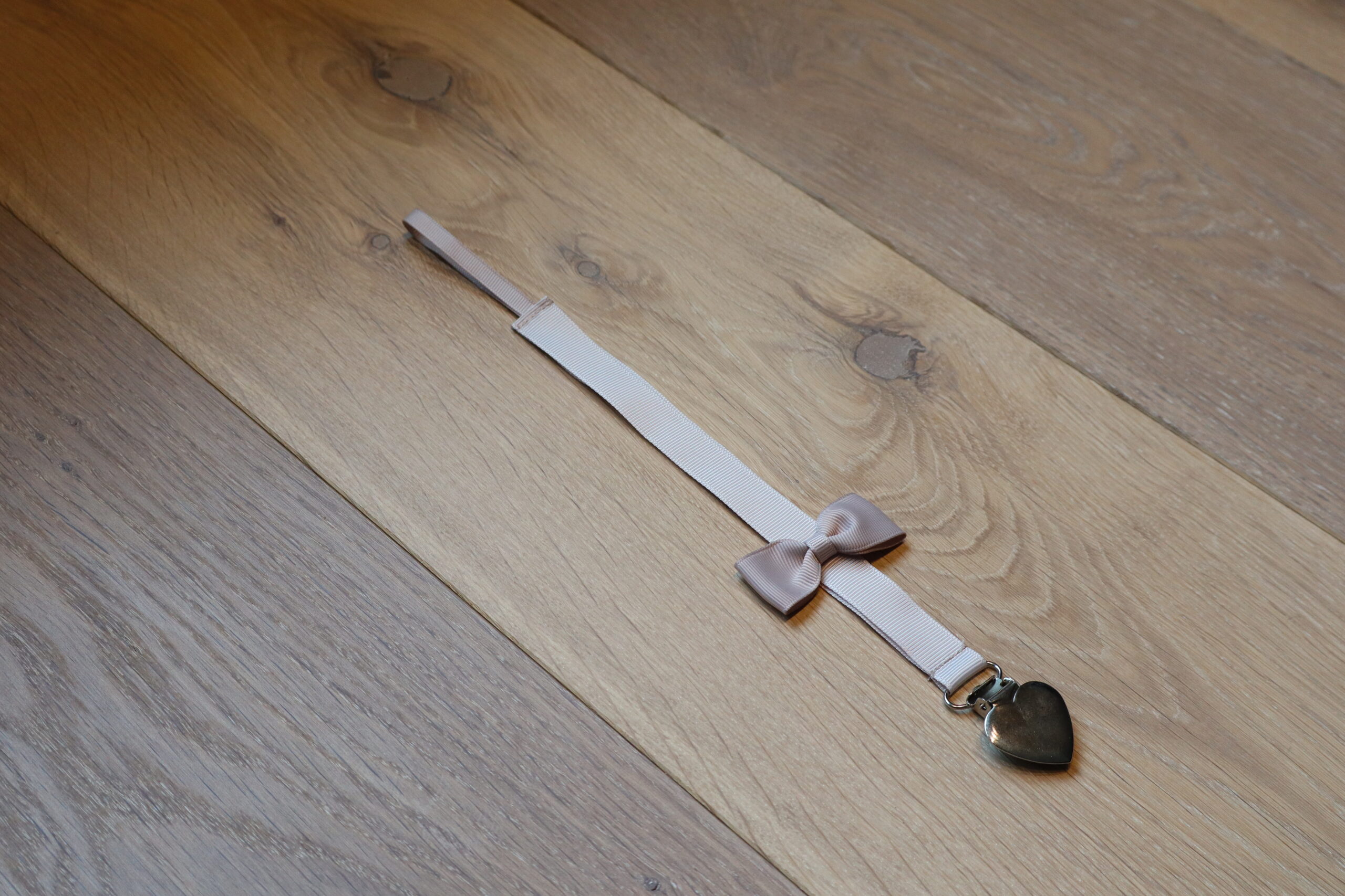 Prinsessefin | Beige Speenkoord met strikje | Dorothea - Afbeelding 2